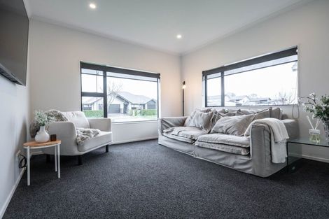 Photo of property in 24 Rose Leigh Drive, Cambridge, 3434