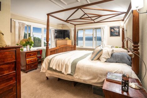 Photo of property in 46 Fortification Road, Karaka Bays, Wellington, 6022