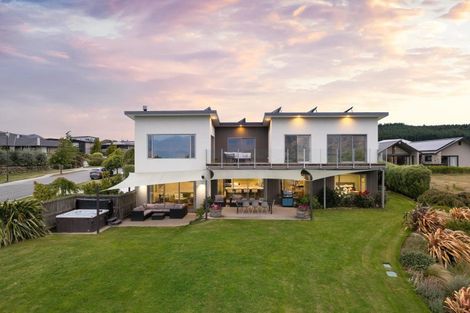 Photo of property in 28 Minaret Ridge, Wanaka, 9305