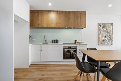 Photo of property in 21 Divich Avenue, Te Atatu South, Auckland, 0610