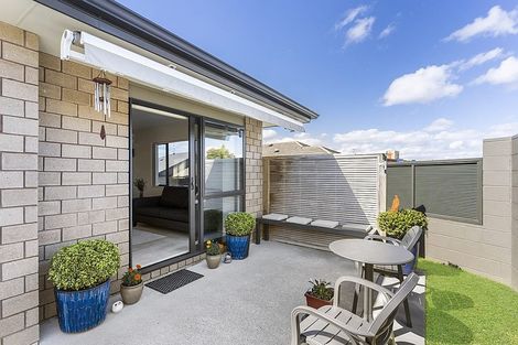 Photo of property in 18 Royalle Mews, Botany Downs, Auckland, 2010