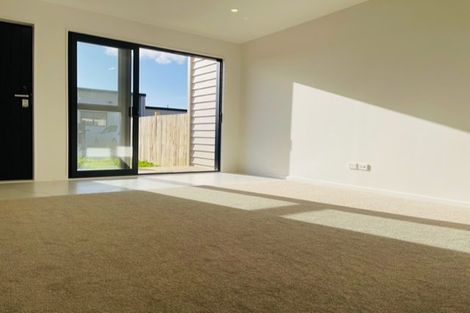Photo of property in 15a Poruru Close, Papakura, 2110