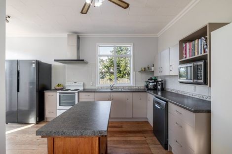 Photo of property in 5 Perrin Place, Kelvin Grove, Palmerston North, 4414