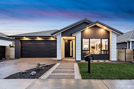 Photo of property in 10 Vinistra Road, Kumeu, 0810