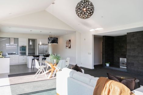 Photo of property in 155 Arataki Road, Havelock North, 4130