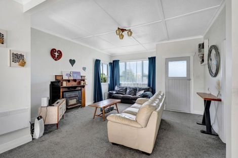 Photo of property in 39 Domett Street, Opunake, 4616