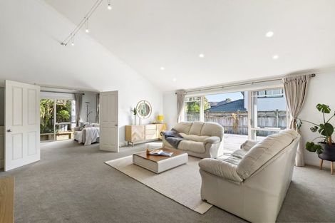 Photo of property in 16 Oakway Drive, Schnapper Rock, Auckland, 0632