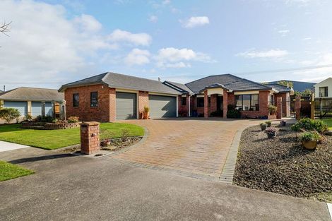 Photo of property in 62 Royal Oak Drive, Kelvin Grove, Palmerston North, 4414