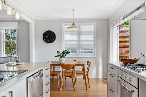 Photo of property in 242 Henderson Valley Road, Henderson, Auckland, 0612