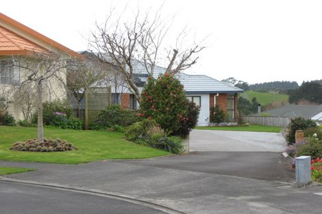 Photo of property in 2/16 Sandel Rise, Merrilands, New Plymouth, 4312