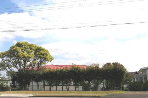 Photo of property in 2/326 East Coast Road, Sunnynook, Auckland, 0632