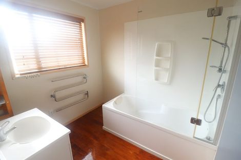 Photo of property in 10 Celeste Place, Totara Vale, Auckland, 0627