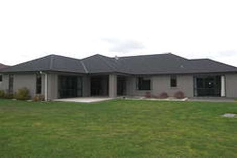 Photo of property in 14 Gibbston Close, Huntington, Hamilton, 3210