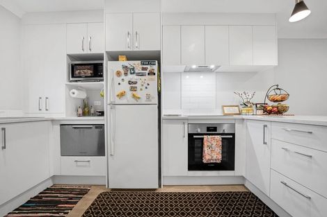 Photo of property in 70 Paretaiuru Crescent, Papakura, 2110