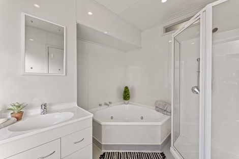 Photo of property in 43 Shandon Road, Vauxhall, Dunedin, 9013