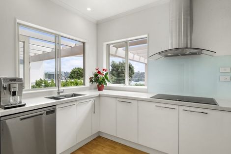 Photo of property in 15 Rangi Avenue, Schnapper Rock, Auckland, 0632