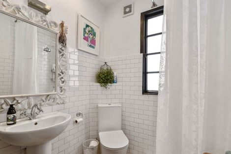 Photo of property in 1/25a Lake Road, Devonport, Auckland, 0624
