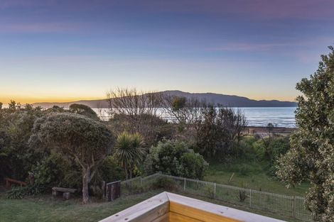 Photo of property in 7 Nuhaka Place, Paraparaumu Beach, Paraparaumu, 5032