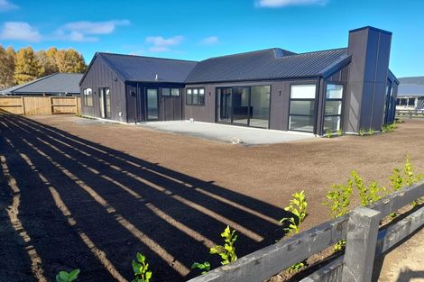 Photo of property in 1 Larches Lane, Kinloch, 3377