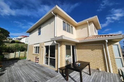 Photo of property in 2/12 Veagh Place, Highland Park, Auckland, 2010