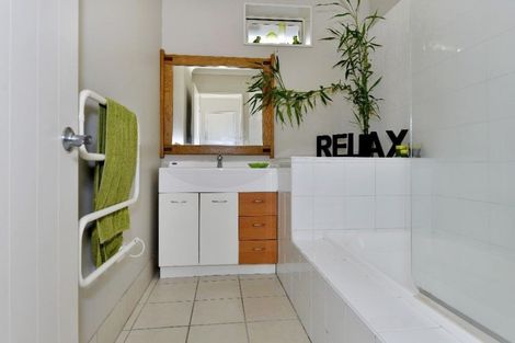 Photo of property in 966a East Coast Road, Northcross, Auckland, 0632