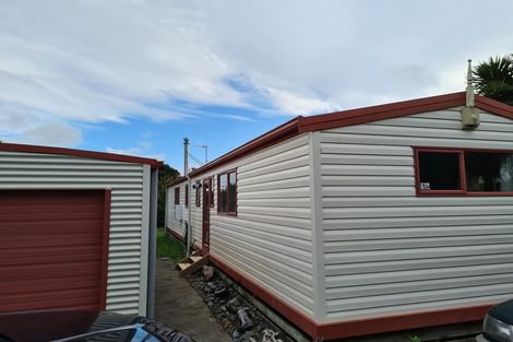 Photo of property in 17 Aru Street, Tangimoana, 4822