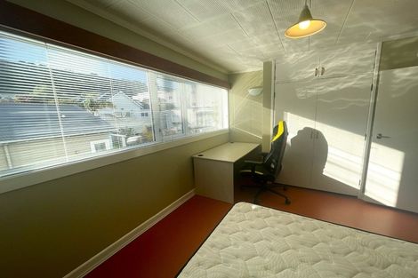 Photo of property in Victoria Court, 4u8 Queen Street, Mount Victoria, Wellington, 6011