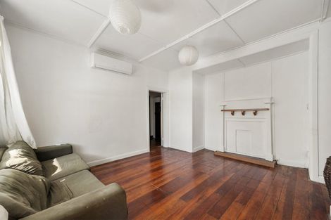 Photo of property in 3 Oriental Terrace, Oriental Bay, Wellington, 6011