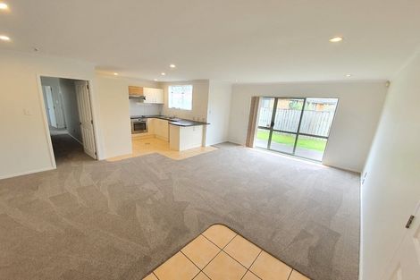 Photo of property in 17 Scotts Field Drive, Takanini, 2112