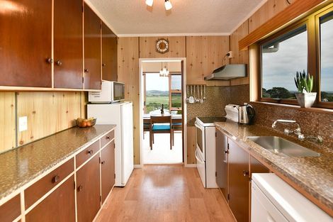 Photo of property in 16 Kaipara Crescent, Helensville, 0800