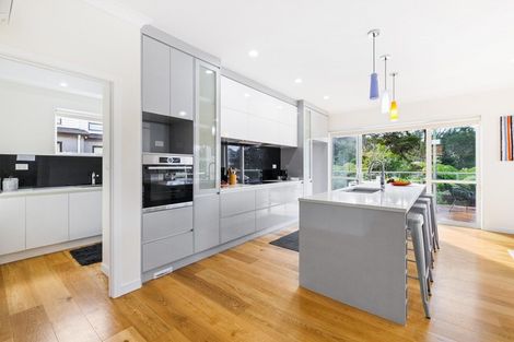 Photo of property in 16 Para Close, Fairview Heights, Auckland, 0632
