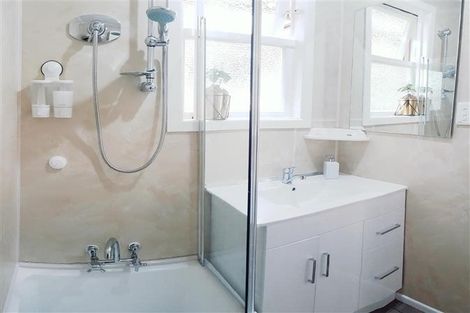 Photo of property in 98 Glenpark Avenue, Frankleigh Park, New Plymouth, 4310