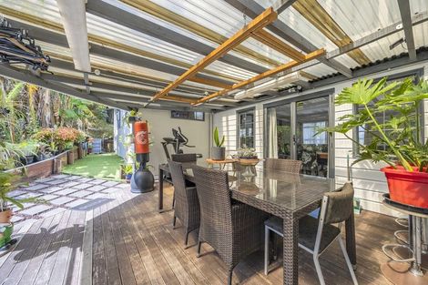 Photo of property in 21 Tyrico Close, Unsworth Heights, Auckland, 0632