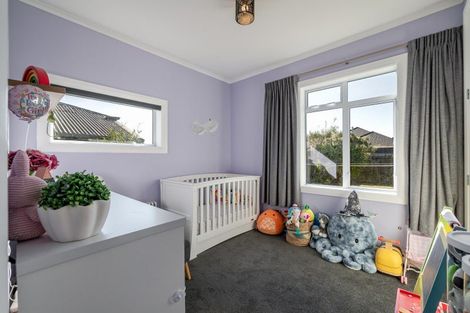 Photo of property in 5 Perrin Place, Kelvin Grove, Palmerston North, 4414