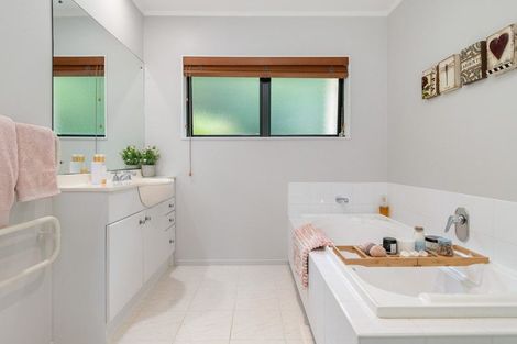 Photo of property in 5e Brights Road, Waiuku, 2123