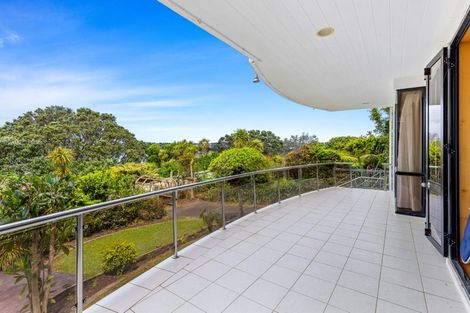 Photo of property in 1/19 Churchill Road, Murrays Bay, Auckland, 0630