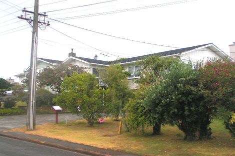 Photo of property in 2/25 Lyttelton Avenue, Forrest Hill, Auckland, 0620