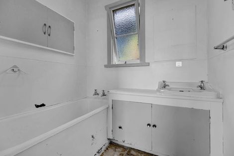 Photo of property in 54 Pioneer Road, Moturoa, New Plymouth, 4310