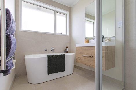 Photo of property in 22 Flounder Drive, Omokoroa, 3114