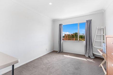 Photo of property in 35e Edmonton Road, Henderson, Auckland, 0612