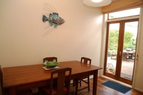 Photo of property in 152 Kelburn Parade, Kelburn, Wellington, 6012