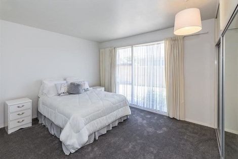 Photo of property in 25 Rosedale Place, Avonhead, Christchurch, 8042