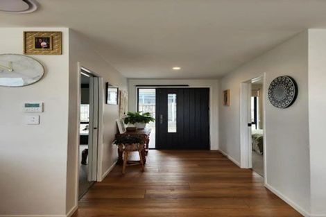 Photo of property in 63 Wairau Road, Oakura, 4314