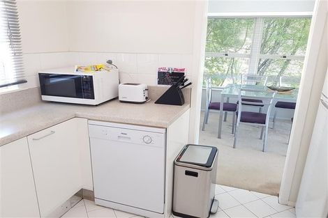Photo of property in 22 Shanaway Rise, Hillcrest, Auckland, 0627