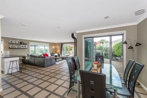 Photo of property in 168 Kittiwake Drive, Schnapper Rock, Auckland, 0632