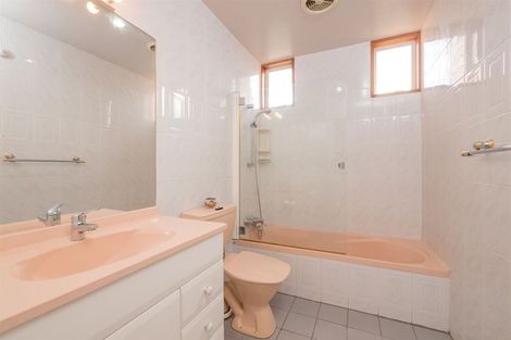 Photo of property in 12 Harlech Mews, Avonhead, Christchurch, 8042