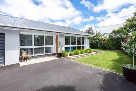 Photo of property in 10 Ladbrokes Place, Fendalton, Christchurch, 8052
