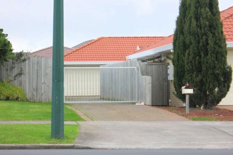 Photo of property in 5 Maghera Drive, East Tamaki Heights, Auckland, 2016