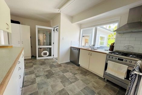 Photo of property in 15 Rosalind Road, Glenfield, Auckland, 0629