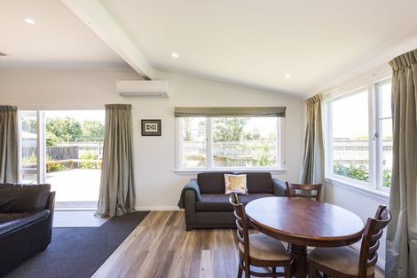 Photo of property in 7 Perrin Place, Kelvin Grove, Palmerston North, 4414